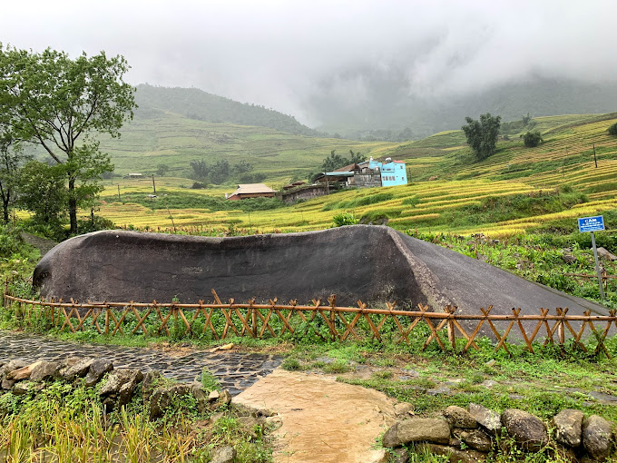 BÃI ĐÁ CỔ SAPA