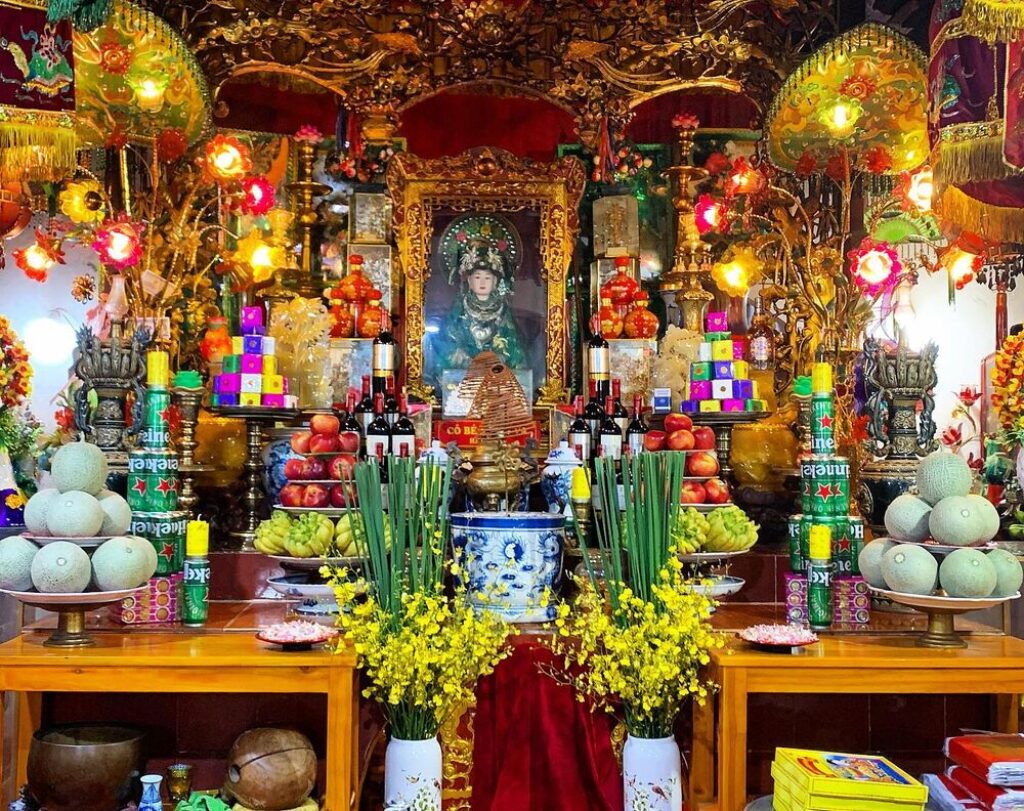 Đền Cô Bé Tả Van
